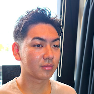 トレンド感満載。目立つ束感ショートマッシュヘア！！