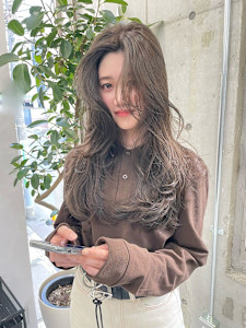 韓国顔まわりレイヤーカットグレージュオリーブベージュブラウン - Dijon 髪質改善×ダブルカラー×縮毛矯正 渋谷 原宿 表参道【ディジョン】掲載