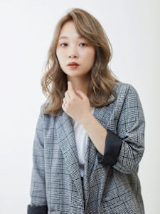 ハイトーン/かき上げ/ウェーブ - ヘアーサロン ソシエ 伊勢丹立川店掲載