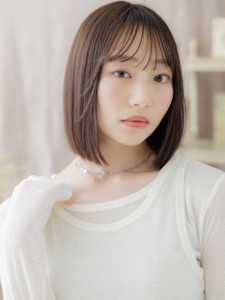 ダークブラウンシンプルストレートミニボブ　ミニマルボブ