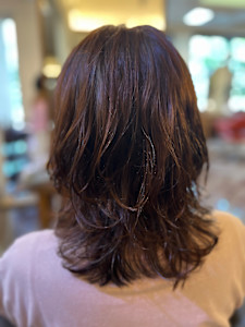 ミディアムレイヤー　パーマスタイル