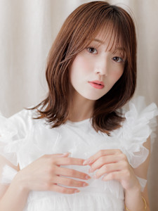 ワインレッド小顔クラゲヘアー外ハネウルフボブディ30代40代