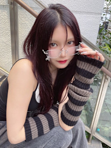 カシスブラウン レイヤーカット 顔周りカット 髪質改善