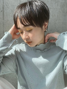 【LadA 城本英恵】  黒髪ナチュラルショートスタイル