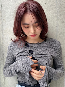 【LadA 城本英恵】 レッド系カラーミディアムスタイル