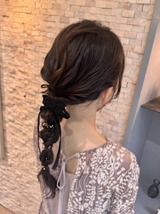 大人かわいい♪リボンと金箔で仕上げる華やか編みおろしヘア