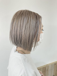 ホワイトベージュ