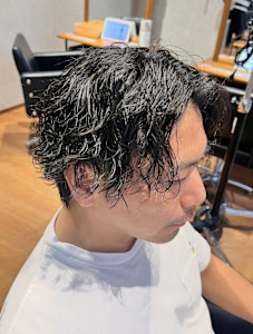 大人の無造作ウェーブショート