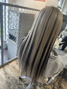 【専門店】ダブルアッシュカラー×黒髪ハイローライトエクステ