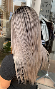 “ツヤ×透明感”で叶える！大人可愛い上品グレージュ