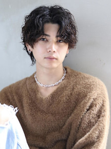 黒髪シャドウスパイラルセンターパート