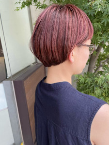 くすみピンクの抜け感ボブ