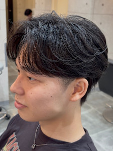 ニュアンスパーマ　リバースセンターパート　毛流れパーマ 