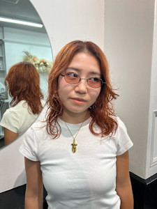 ブリーチカラー/オレンジ/オレンジブラウン/パーマ風スタイル