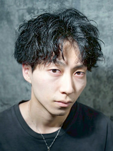 メンズ黒髪マッシュ×波打ちパーマ