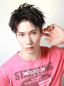 黒髪アップバングショート