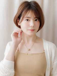 ペールオレンジベージュひし形ショートミニマルボブ30代40代
