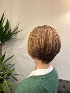 ハイトーンハイライトカラーショートヘア