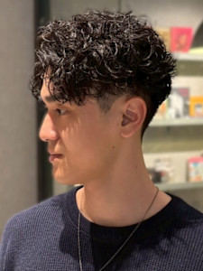 センターパート ツイストパーマ 眉毛カット ツーブロック - Men's Salon bloc掲載