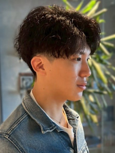 センターパート ツイストパーマ 束感 ツーブロック 刈り上げ - Men's Salon bloc掲載