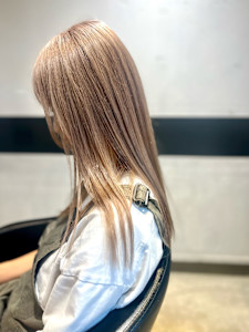 ホワイトベージュカラー