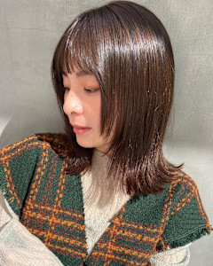 ミディアム/顔まわりレイヤー/ツヤブラウン/ナチュラルストレ