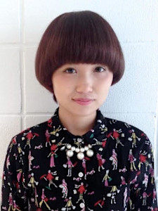 黒髪クラゲヘアーオリーブグレー小顔ココアベージュ丸型卵型ボブ - KOKO 本八幡掲載