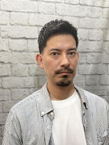 低め刈り上げフェードショートアップバング - グレイスフルバーバー プラチナム掲載