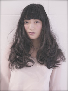 黒髪クラゲヘアーオリーブグレー小顔ココアベージュミディアム - KOKO 本八幡掲載