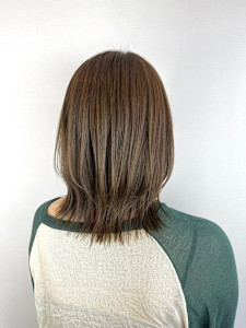 シルキーグレージュ/ミディアムレイヤー／20代30代40代 - Hair Design Angelo cafe掲載