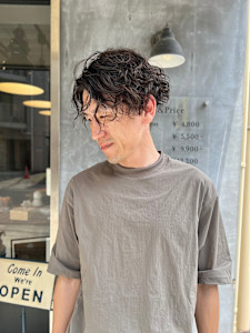 強めウェーブ　刈り上げ×色気ある濡れ髪