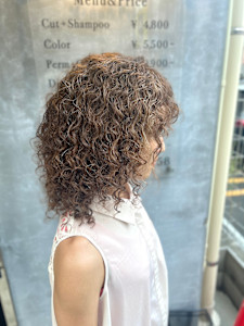 【外国人風】強めスパイラル×カーリーミディ - BUZZIot/h掲載