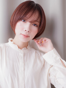 チェリーレッド艶感ボルドーカラー小顔丸みショート30代40代