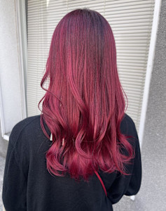 派手髪　ブリーチ１回　ボルドーピンクカラー