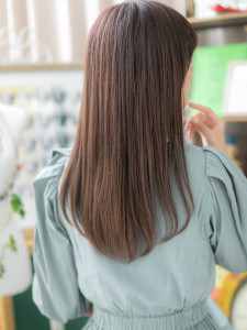 モノトーングレージュ大人かわいい小顔ロング　オリーブグリーン - COVER HAIR bliss 【カバー ヘア ブリス】川口/ららテラス川口東口駅前店掲載