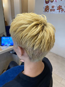 抜きっぱなしブロンド×スパイカーショート