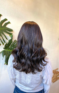 レイヤーカット・艶グレージュ・ウェーブヘア