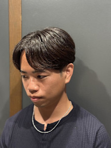 メンズ　毛流れ　センターパート