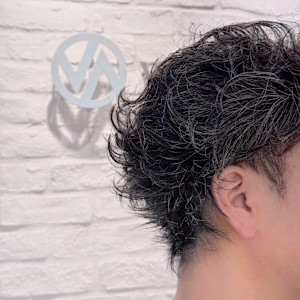 グレイへアのメンズショート