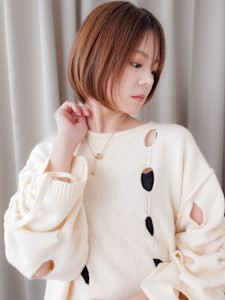 オレンジベージュ艶感ストレート前下がり丸みボブ20代30代