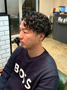 スパイラルパーマ　ツーブロック　刈り上げ