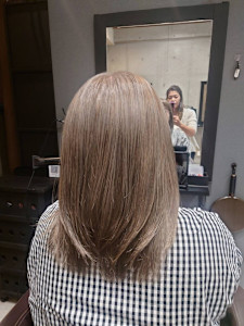 ブリーチカラーでのミルクティーベージュ色 - PHYSICS掲載