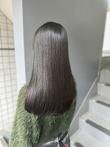 綺麗な艶髪スタイル　美髪ロングレイヤー　縮毛矯正