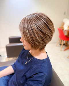 白髪ぼかし細めハイライト30代40代50代グレージュ - STELLA by KENJE掲載