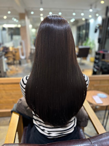 綺麗な艶髪スタイル　美髪ロングレイヤー　縮毛矯正