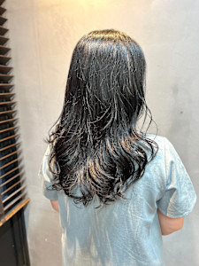 再現性◎！デジタルパーマの艶感ロング