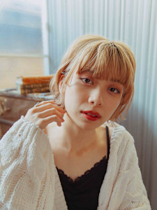 切りっぱなしボブスタイル