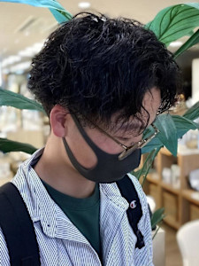 メンズパーマ波巻きツイストスパイラル刈り上げセンターパート - Charm by KENJE掲載