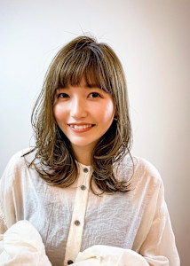 綺麗な艶髪スタイル　大人かわいいレイヤースタイル