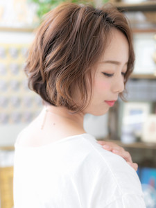 ミルクティーカラー抜け感前下がりボブパーマ　根本パーマ - COVER HAIR bliss 【カバー ヘア ブリス】川口/ららテラス川口東口駅前店掲載